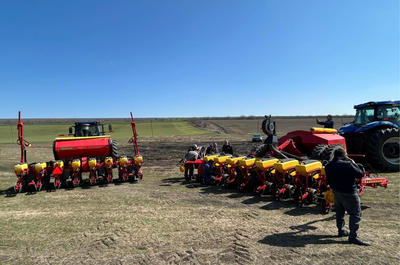 Старт посівної технічних культур на Бессарабії з  Väderstad Tempo L8