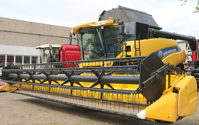 Комбайн New Holland CR9080 2013 г.в. купить бу сельхозтехнику в Техноторг