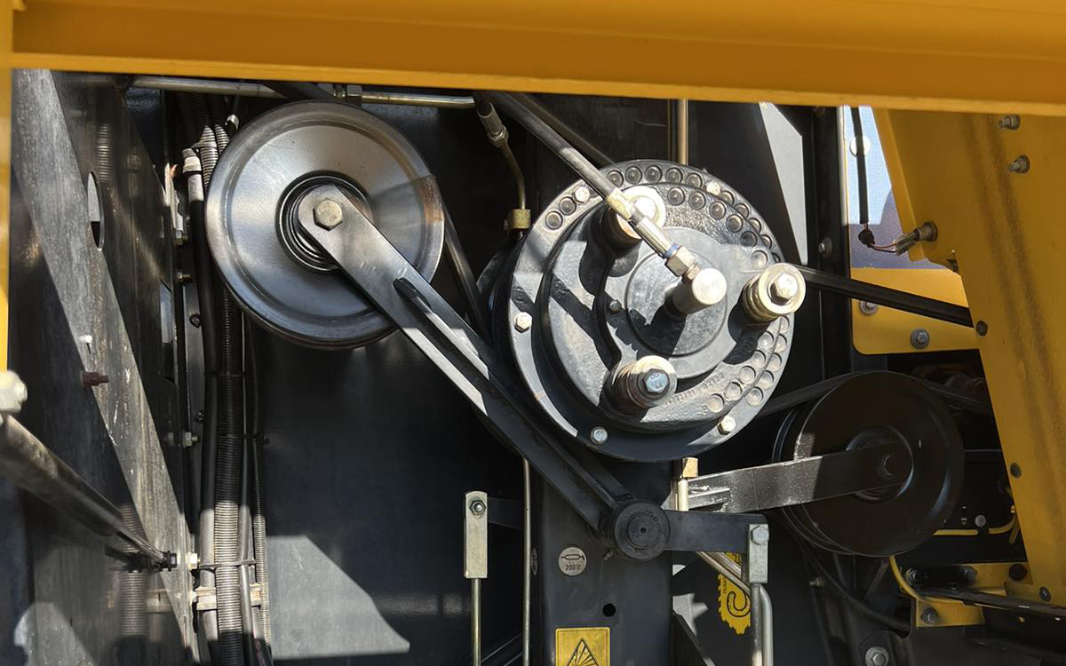Комбайн New Holland ТС 5080 2011 года