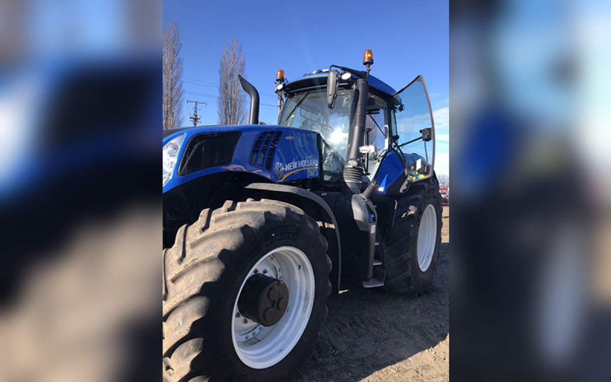 Трактор New Holland T8.435 AUTOCOMMAND 2017 года выпуска