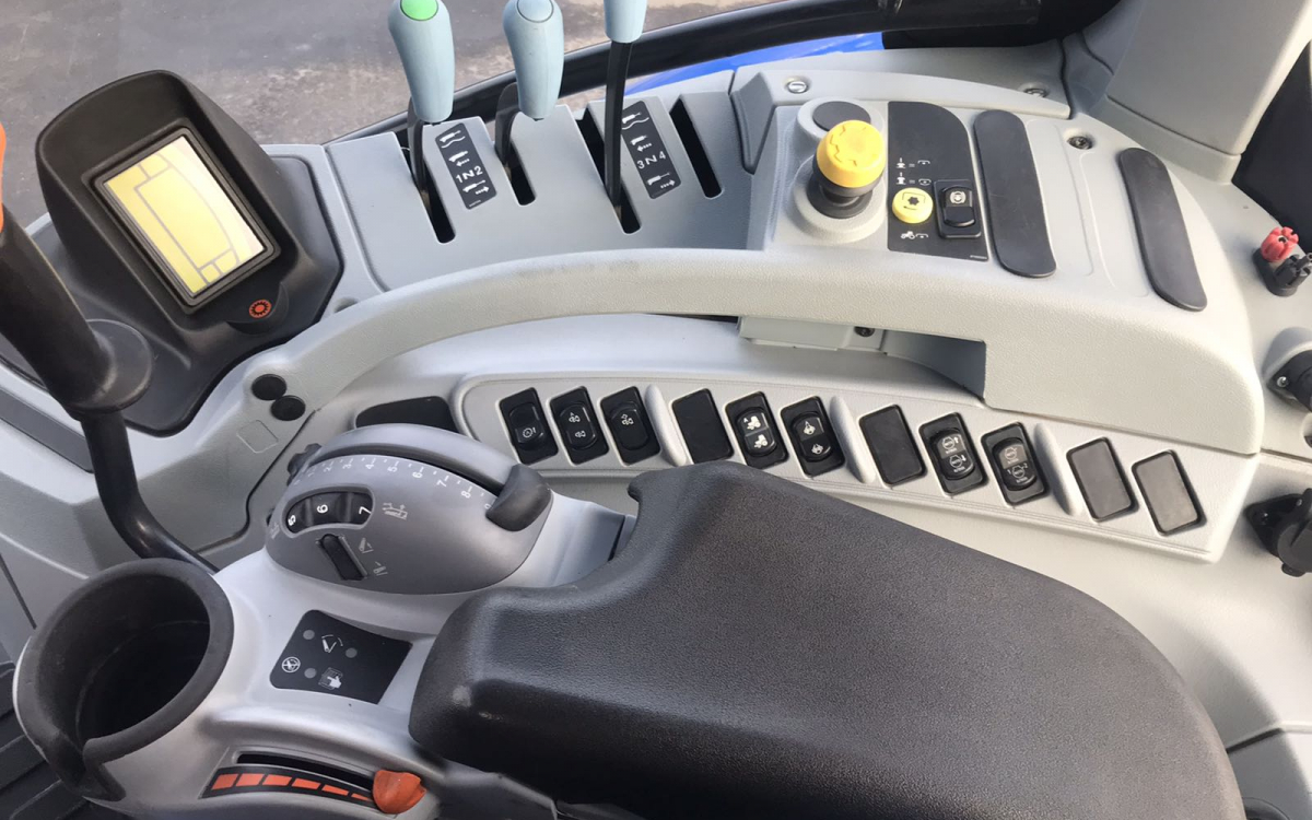Трактор New Holland Т7040 2016 года выпуска