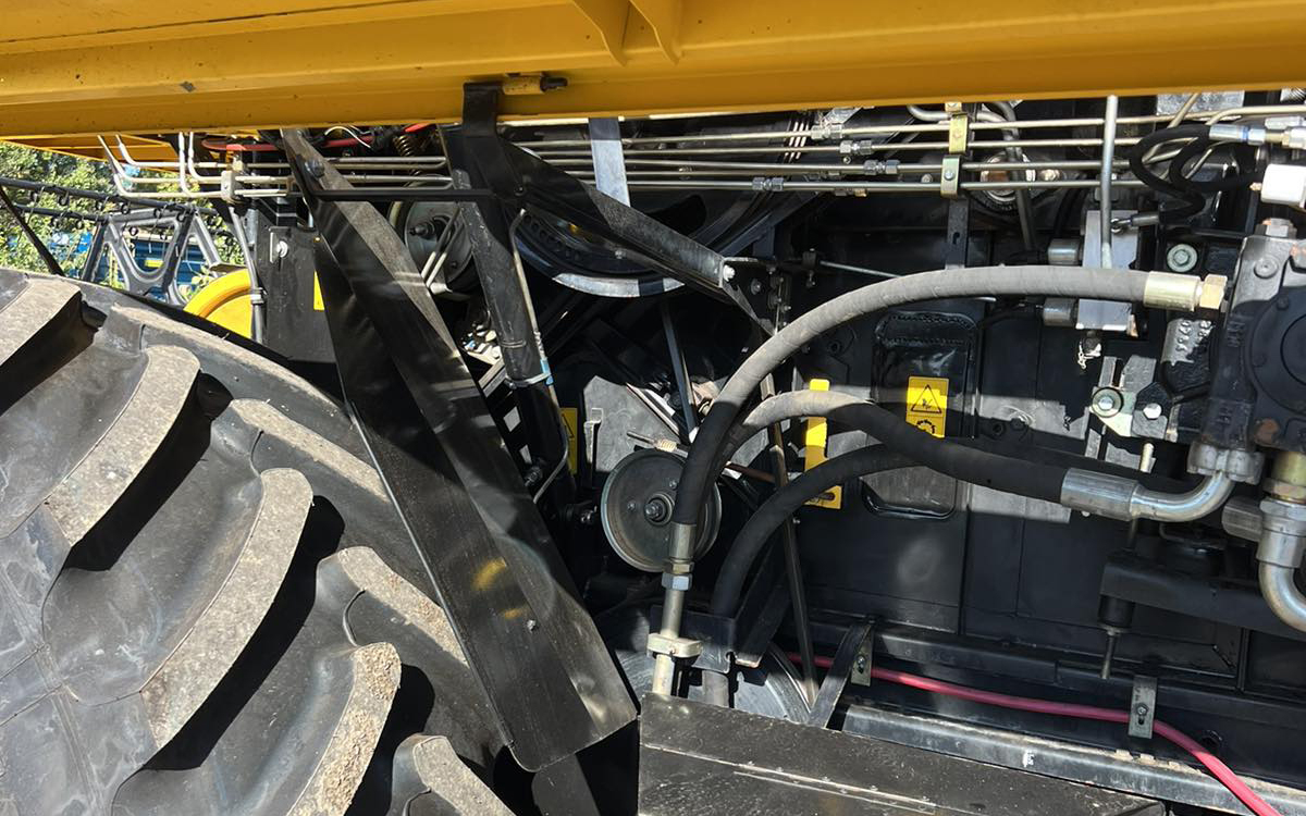 Комбайн New Holland ТС 5080 2011 года