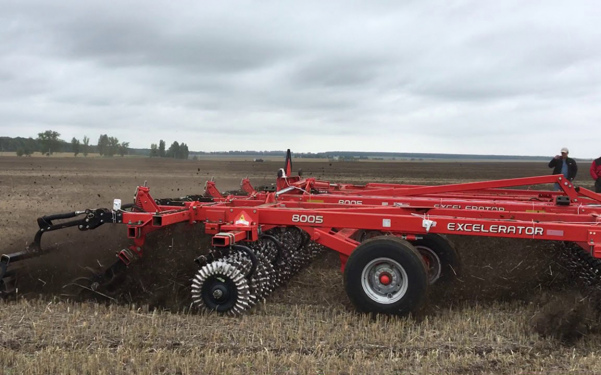 Агрегат вертикальной обработки Kuhn EXCELERATOR 