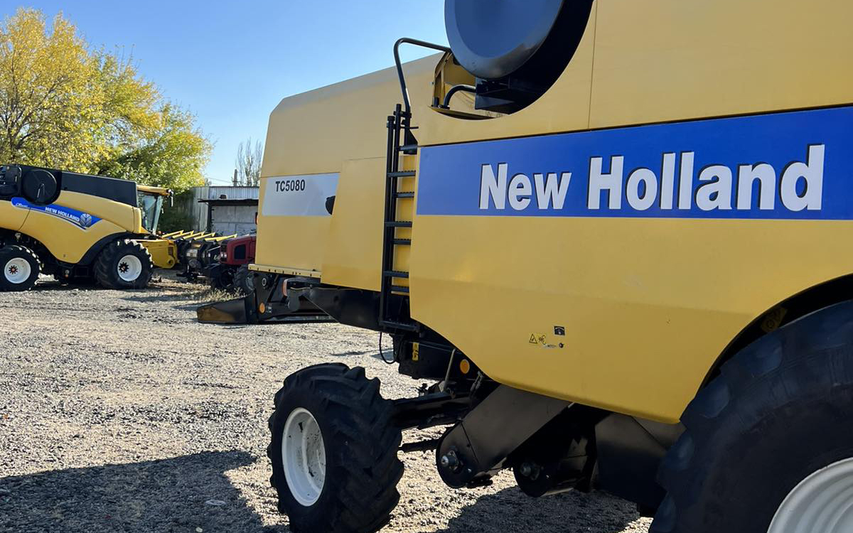 Комбайн New Holland ТС 5080 2011 года