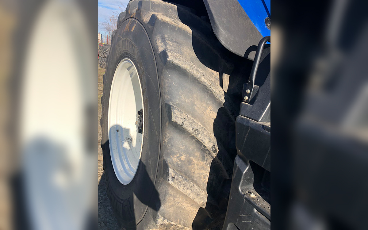 Трактор New Holland T8.435 AUTOCOMMAND 2017 года выпуска