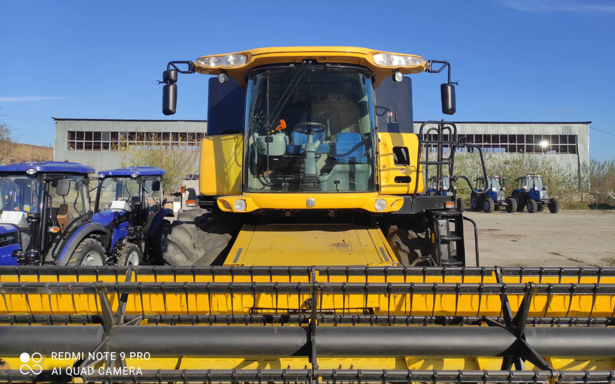 Комбайн New Holland CR9080 2014 года + жатка 7В30FD 