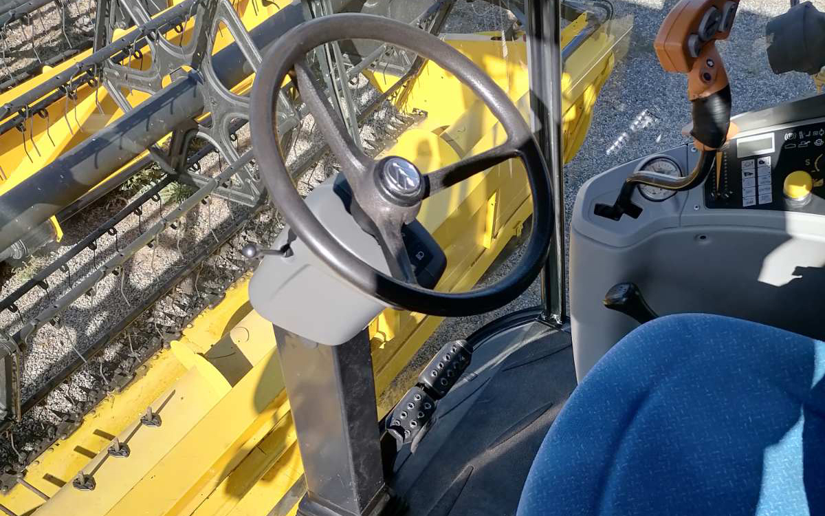 Комбайн New Holland ТС 5080 2011 года