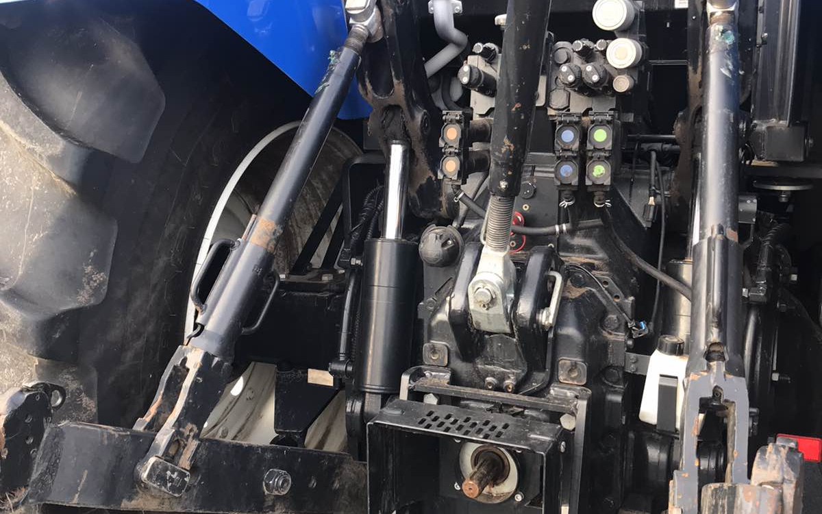 Трактор New Holland Т7040 2016 года выпуска