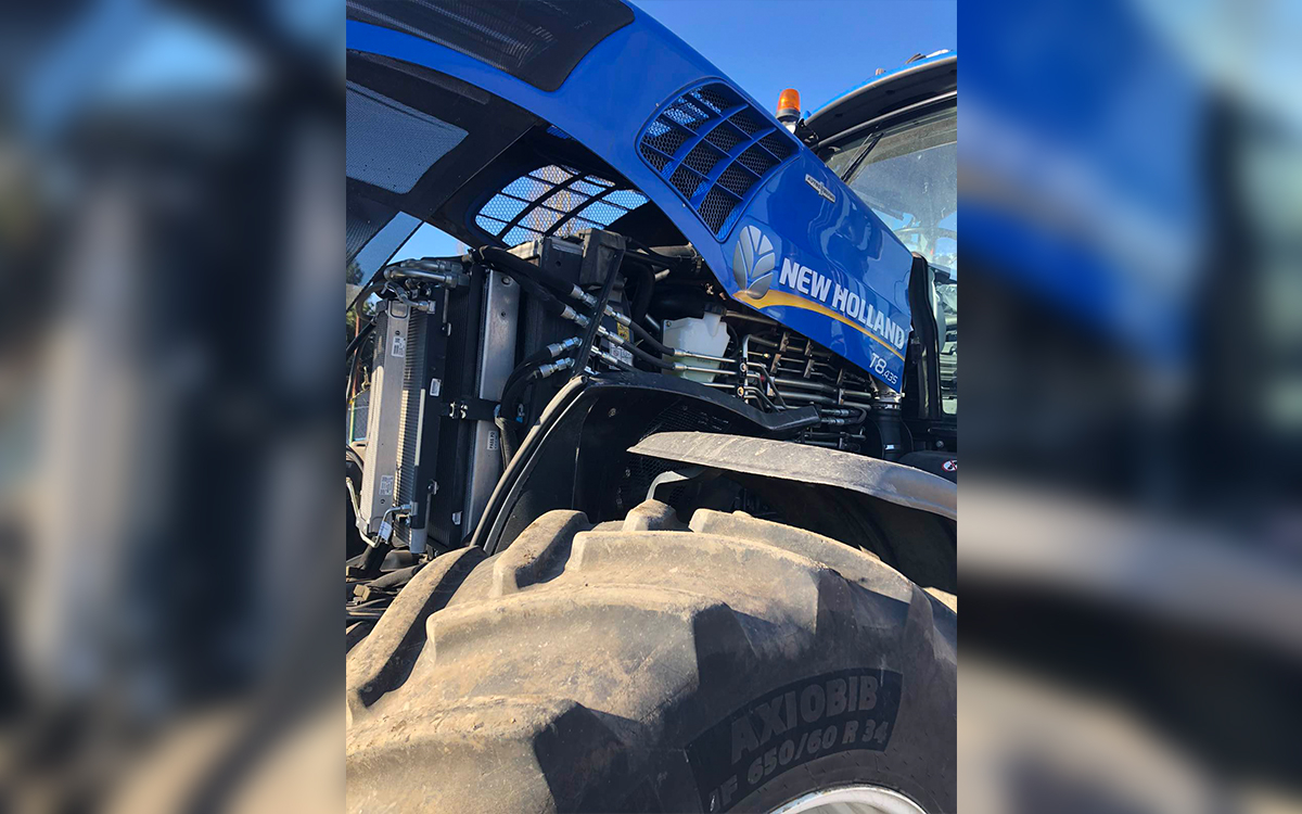 Трактор New Holland T8.435 AUTOCOMMAND 2017 года выпуска