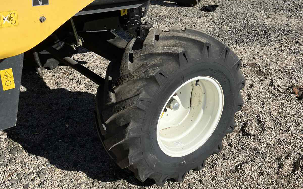 Комбайн New Holland ТС 5080 2011 года