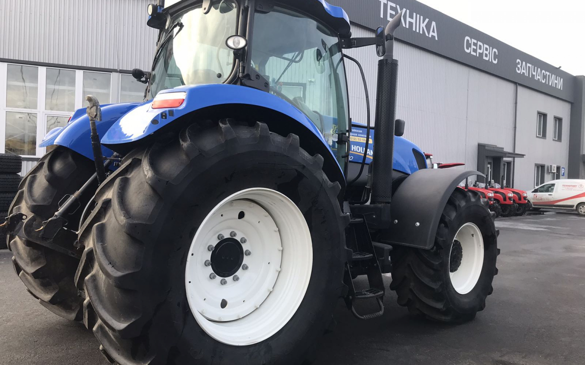 Трактор New Holland Т7040 2016 года выпуска