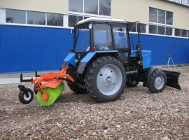Уборочная машина на тракторе МТЗ БЛ-2500 Блюминг
